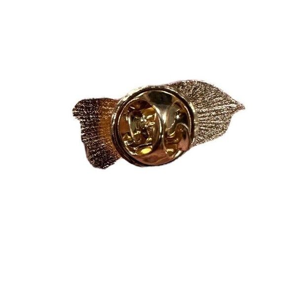 ⭐2 for $14⭐ ⭐3 for $18⭐ ❤ MIX AND MATCH!❤ THE FAT CARROT enamel pin - Picture 2 of 2